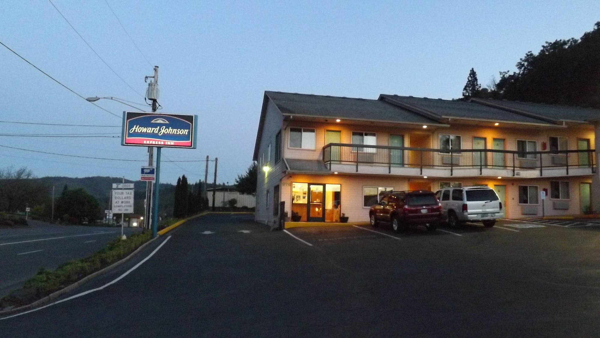 Howard Johnson By Wyndham Roseburg Exterior photo