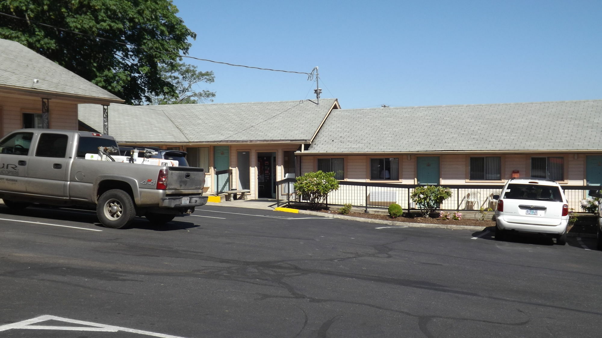 Howard Johnson By Wyndham Roseburg Exterior photo