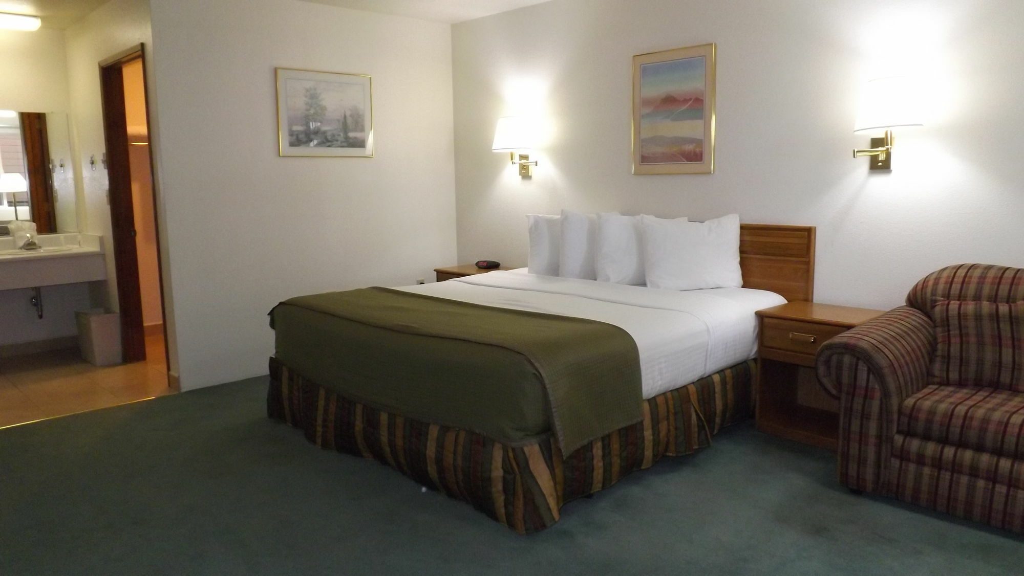 Howard Johnson By Wyndham Roseburg Exterior photo
