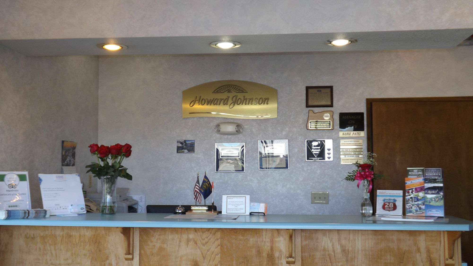 Howard Johnson By Wyndham Roseburg Exterior photo