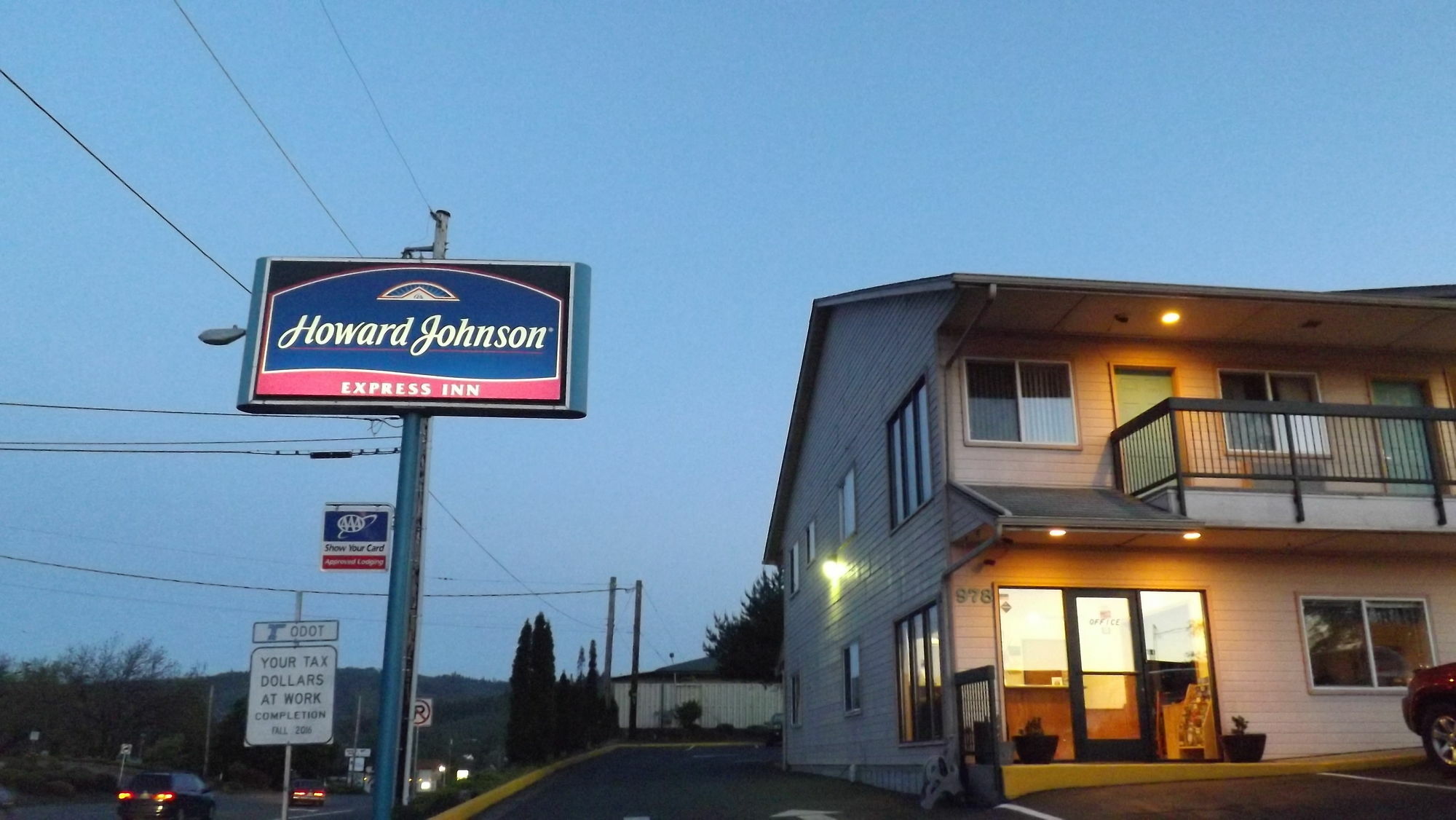 Howard Johnson By Wyndham Roseburg Exterior photo